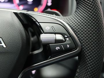 Fahrzeugverkauf 15 Skoda Karoq Sportline 4x4 AHK Pano 19 Zoll NAVI