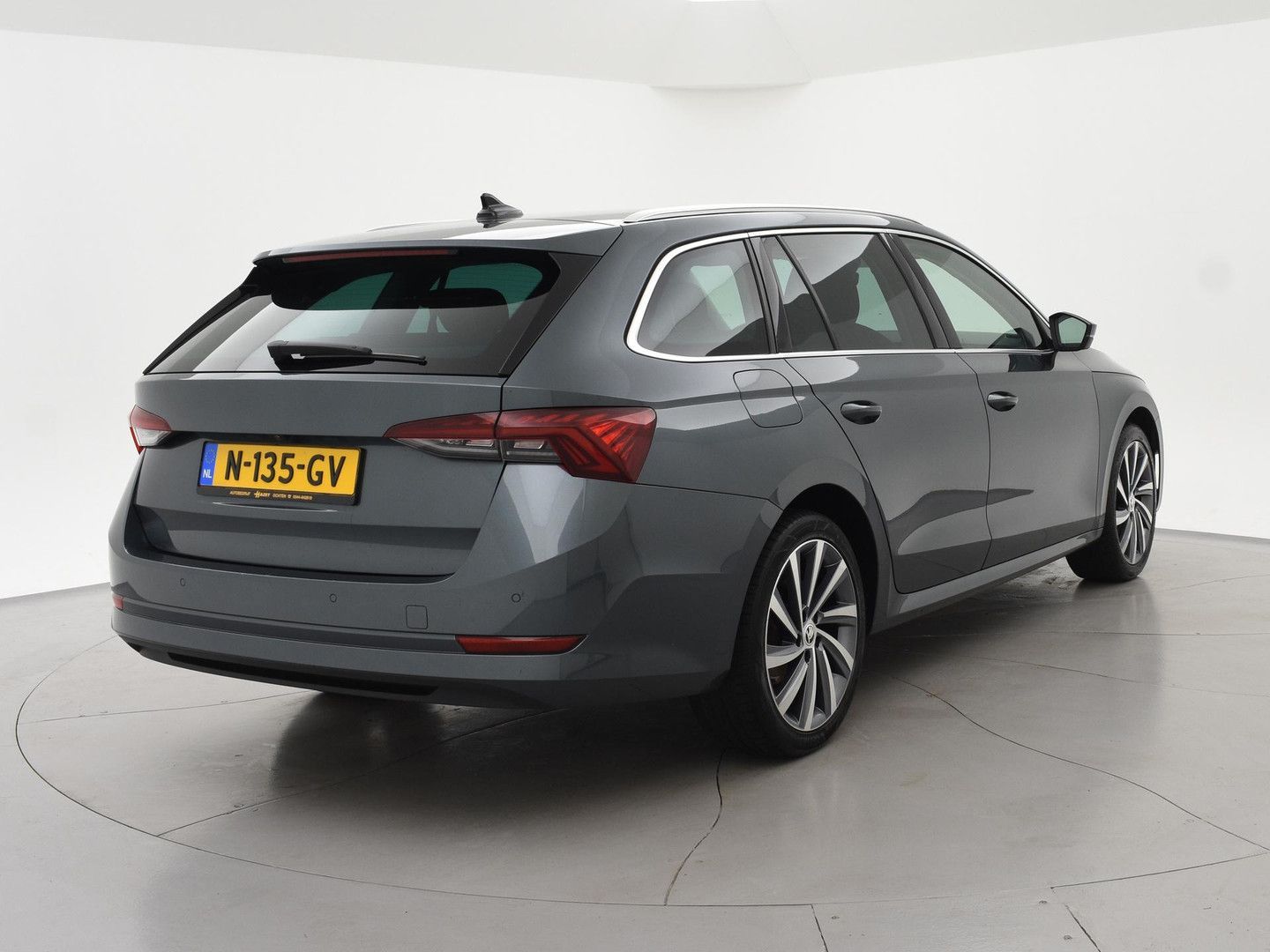 Skoda Octavia Combi 1.5 e-TSI AUT. + 18 INCH | ADAPTIV imagem 2