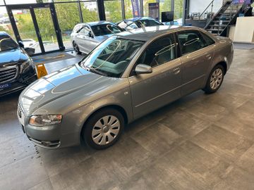 Audi A4 Lim. *TEMPOMAT*KLIMAAUTOMATIK*SitzHZ*