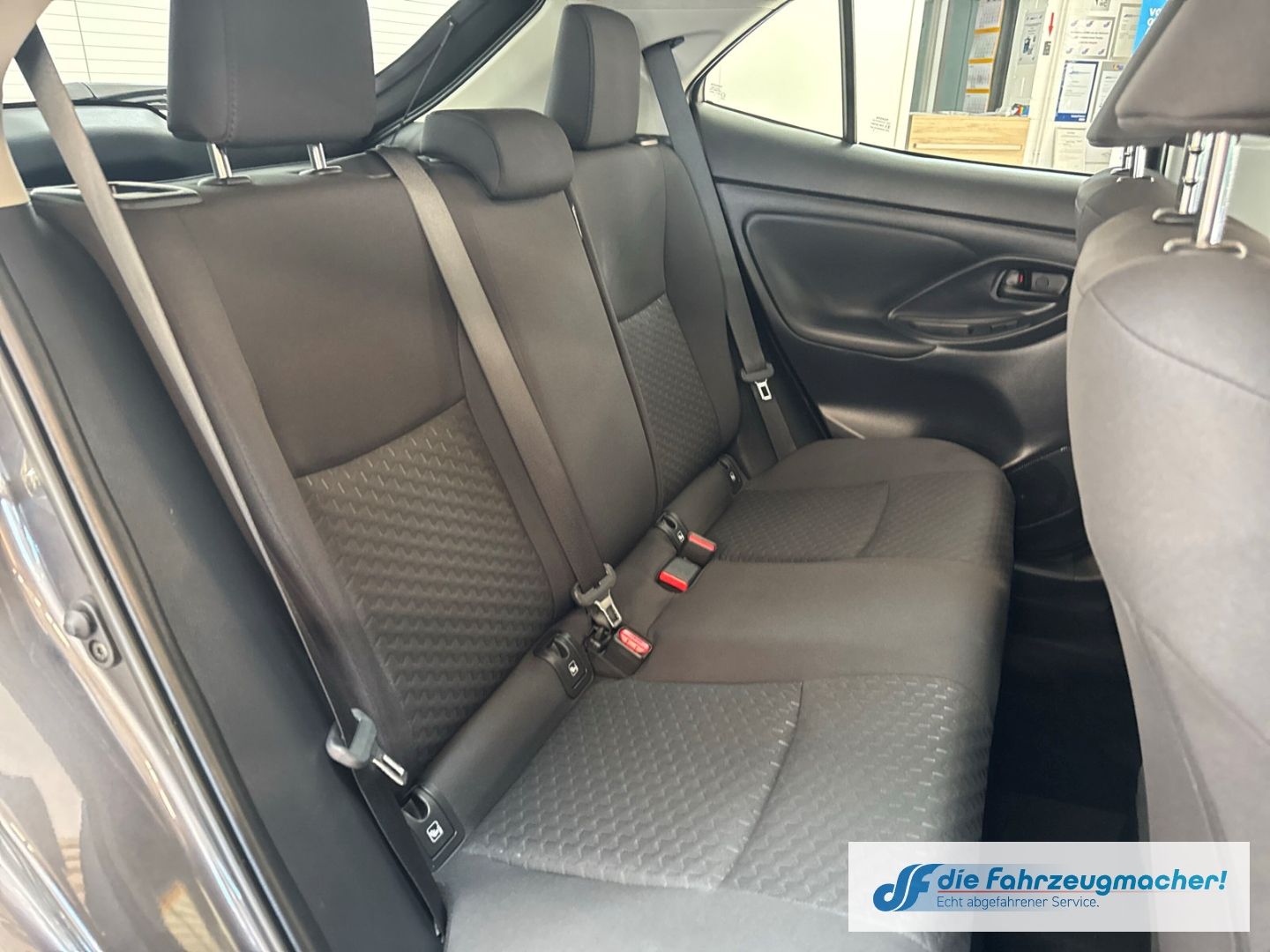 Fahrzeugabbildung Toyota Yaris Cross Hybrid FWD Comfort ACC DAB Spurhalte