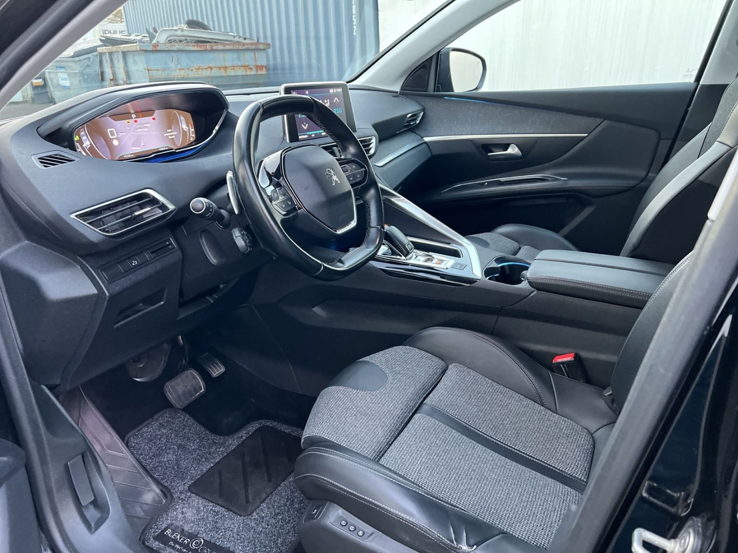 Fahrzeugabbildung Peugeot 3008 Allure PureTech 180 1.6 AHK-abn. Navi