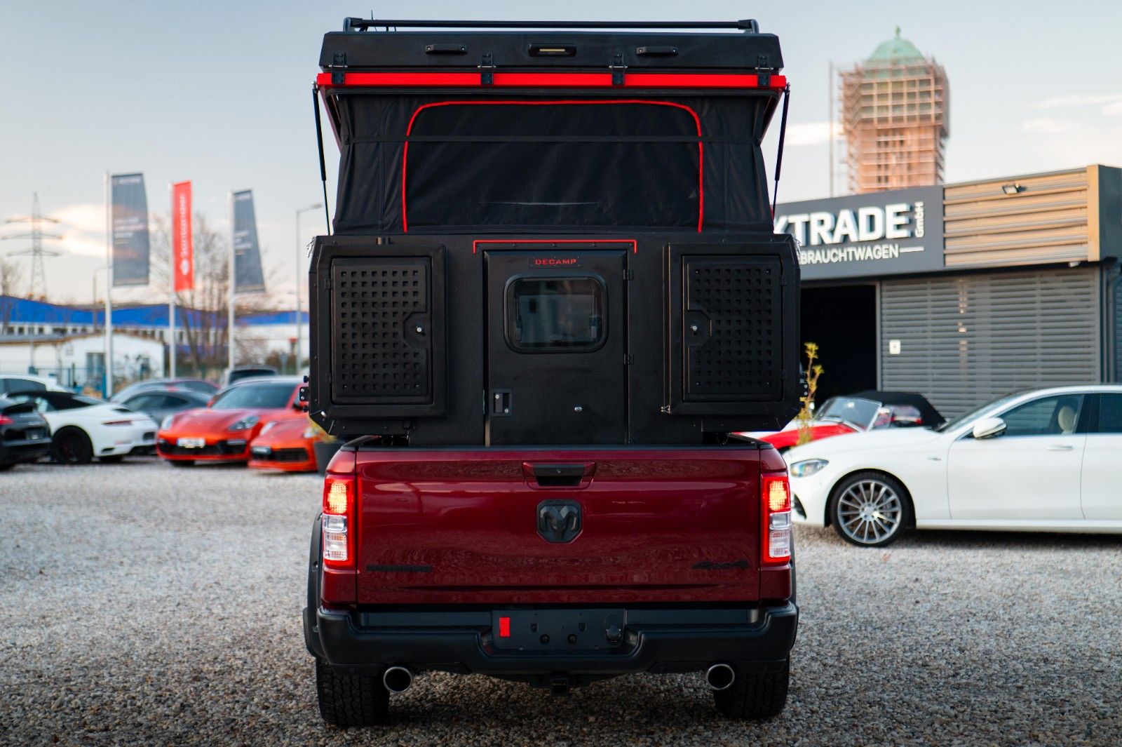 Fahrzeugabbildung Decamp Dodge RAM 5.7 V8 4x4 + DECAMP BACKPACK Camper