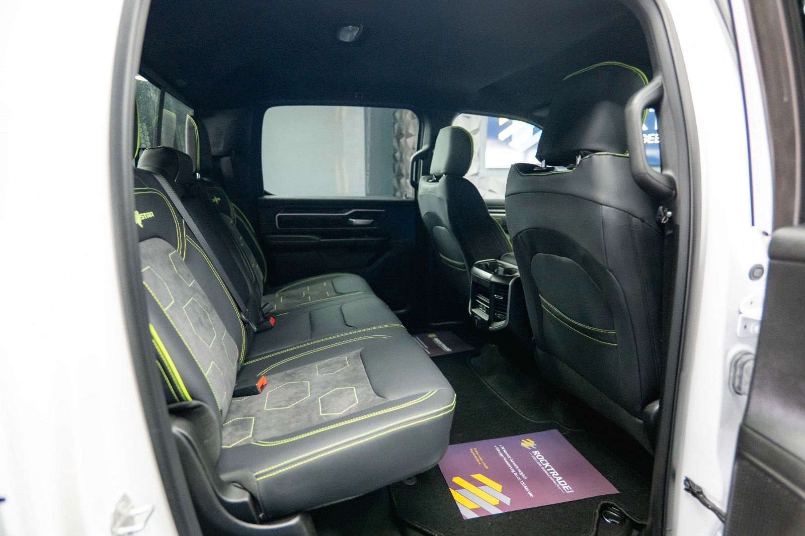 Fahrzeugabbildung Dodge RAM 5.7 V8 HEMI 4x4 OFFROAD Night-Paket LONGBED