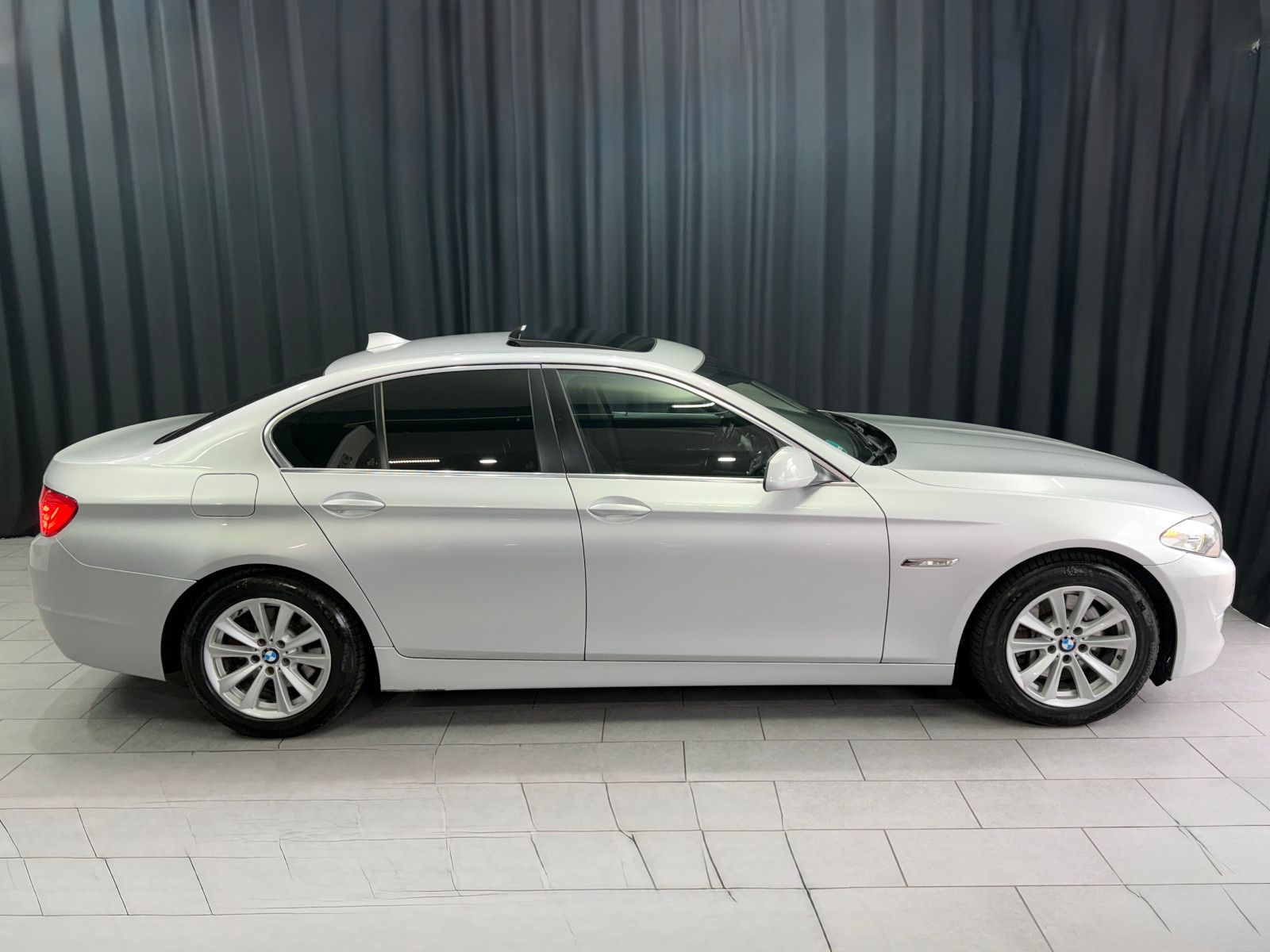 Fahrzeugabbildung BMW 530d Limousine |AUTOMATIK|PANO|NAVI|PDC