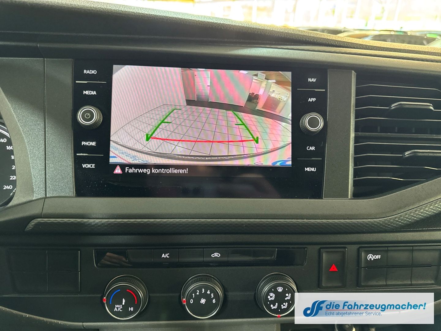 Fahrzeugabbildung Volkswagen T6.1 Transporter Kasten FWD Navi LED ACC Apple C