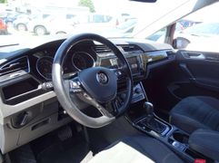 Fahrzeugabbildung Volkswagen Touran Highline BMT/Start-Stopp DSG **LED / NAVI