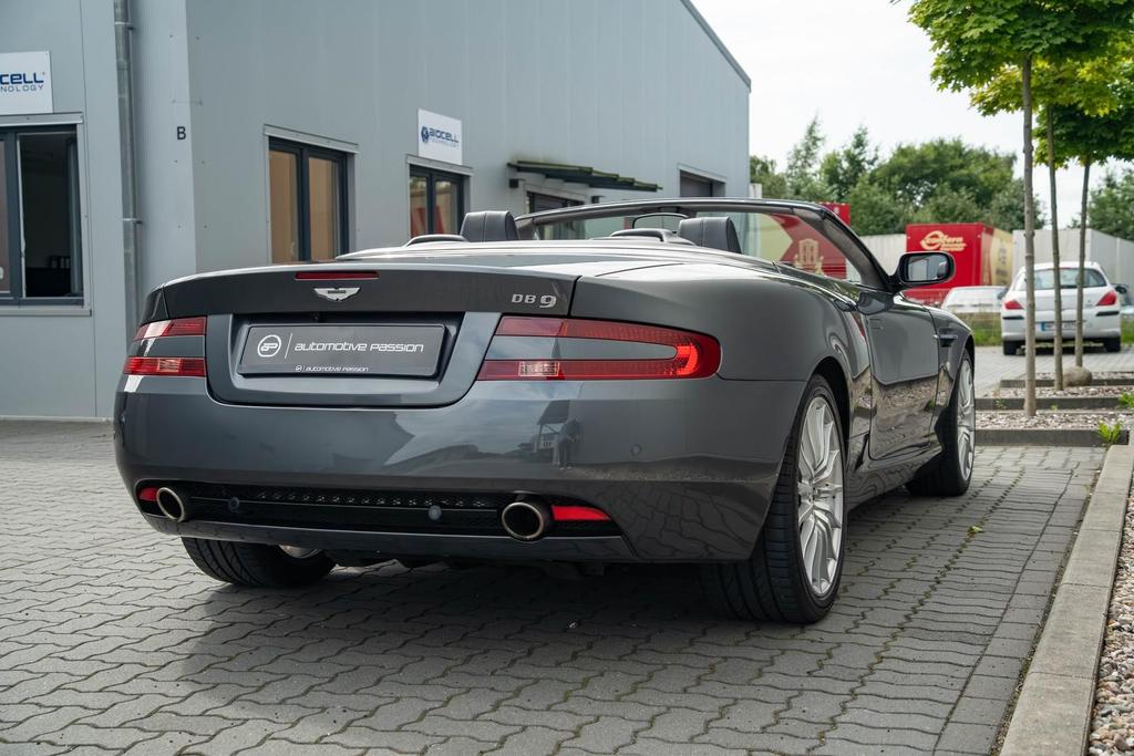 Aston Martin DB9