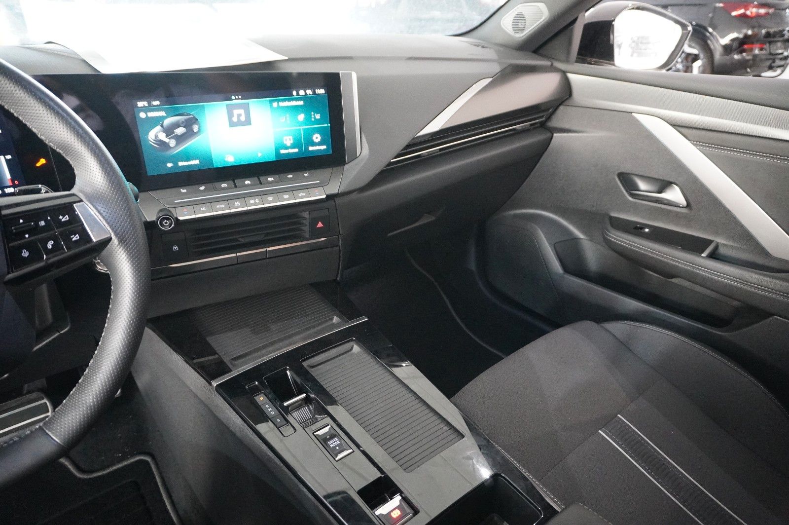 Fahrzeugabbildung Opel Astra L Lim. 1.6 HYBRID GS SPORT NAVI/360°/SPORT