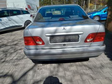 Mercedes E 240 - 11