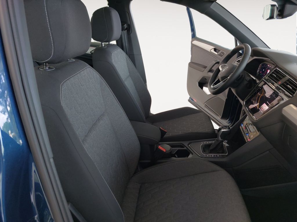 Fahrzeugabbildung Volkswagen Tiguan 1.5 TSI DSG Life Digital Cockpit Panorama