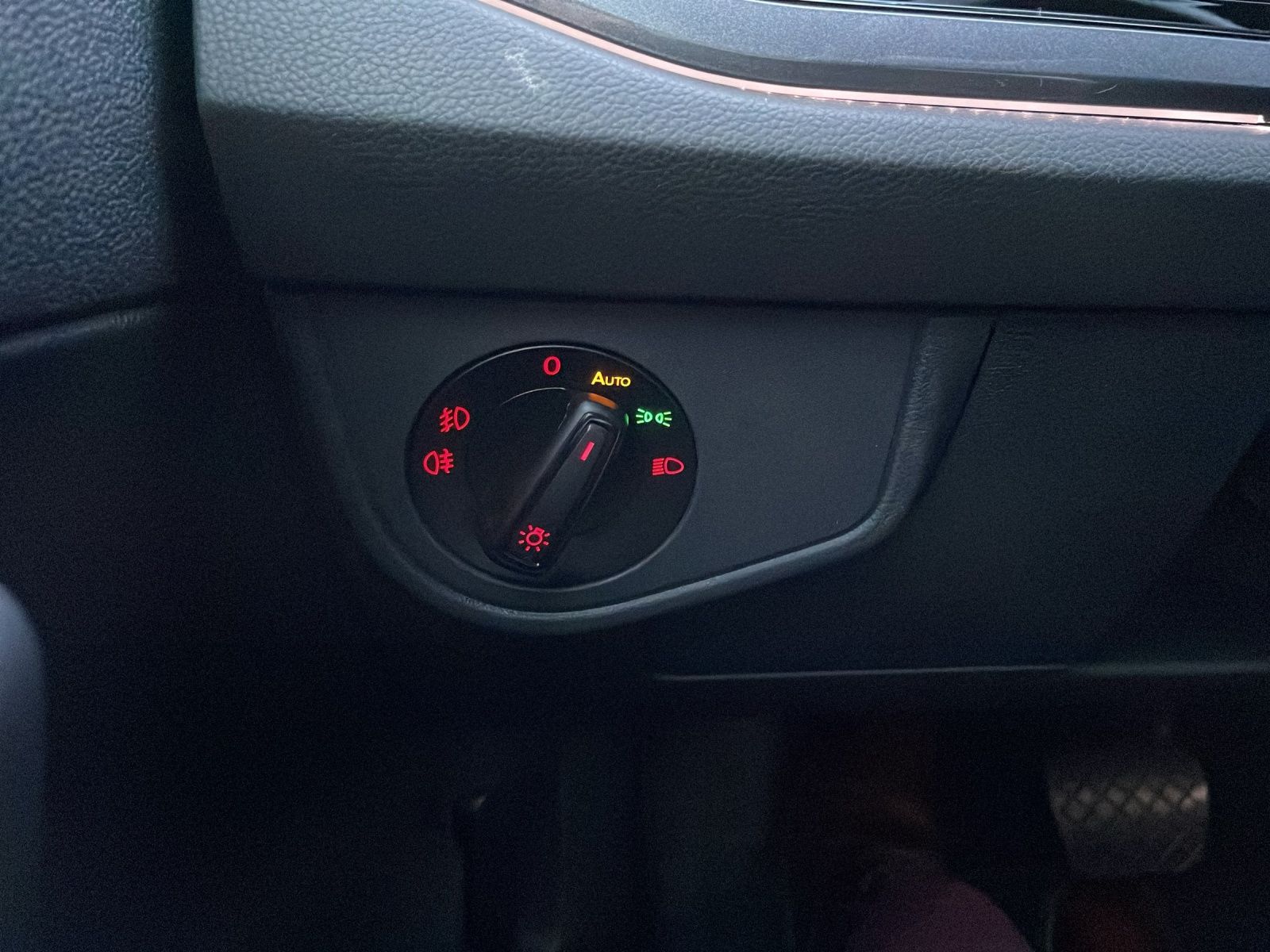 Fahrzeugabbildung Volkswagen Polo Highline TSI DSG LED ACC SHZ PDC Navi Klima