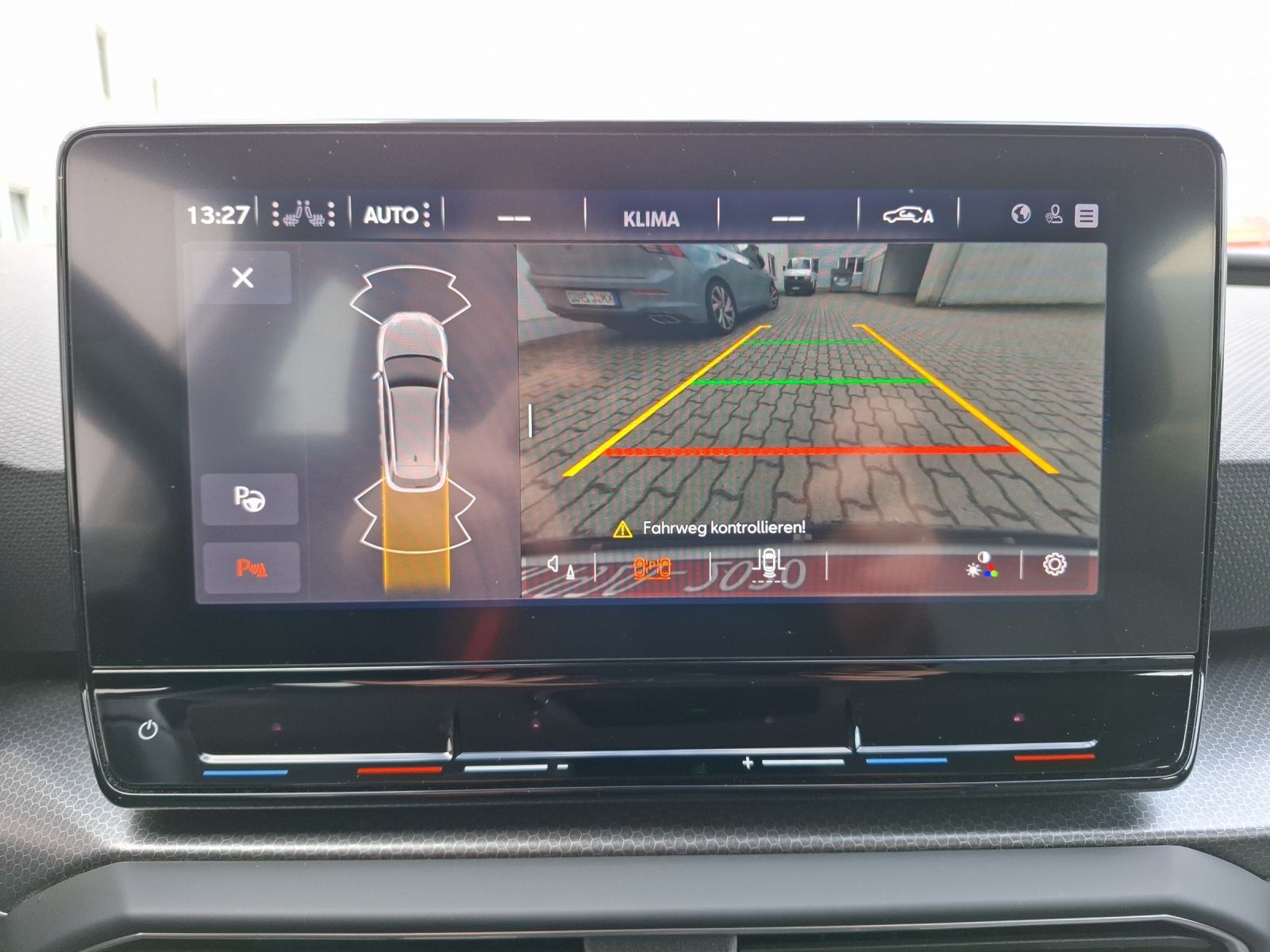 Fahrzeugabbildung SEAT Leon ST TDI Style DSG LED Navi AID ACC RFK SH