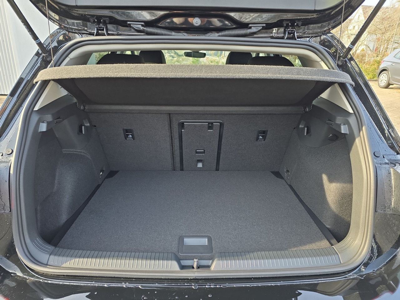 Fahrzeugabbildung Volkswagen Golf Life 1.5 l TSI OPF 85 kW (116 PS) 6-Gang