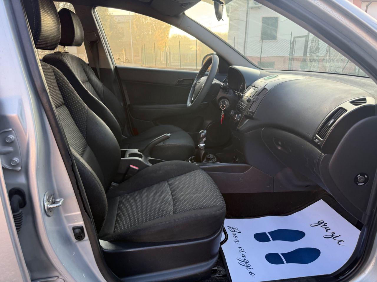 Hyundai i30 2011 — photo 10