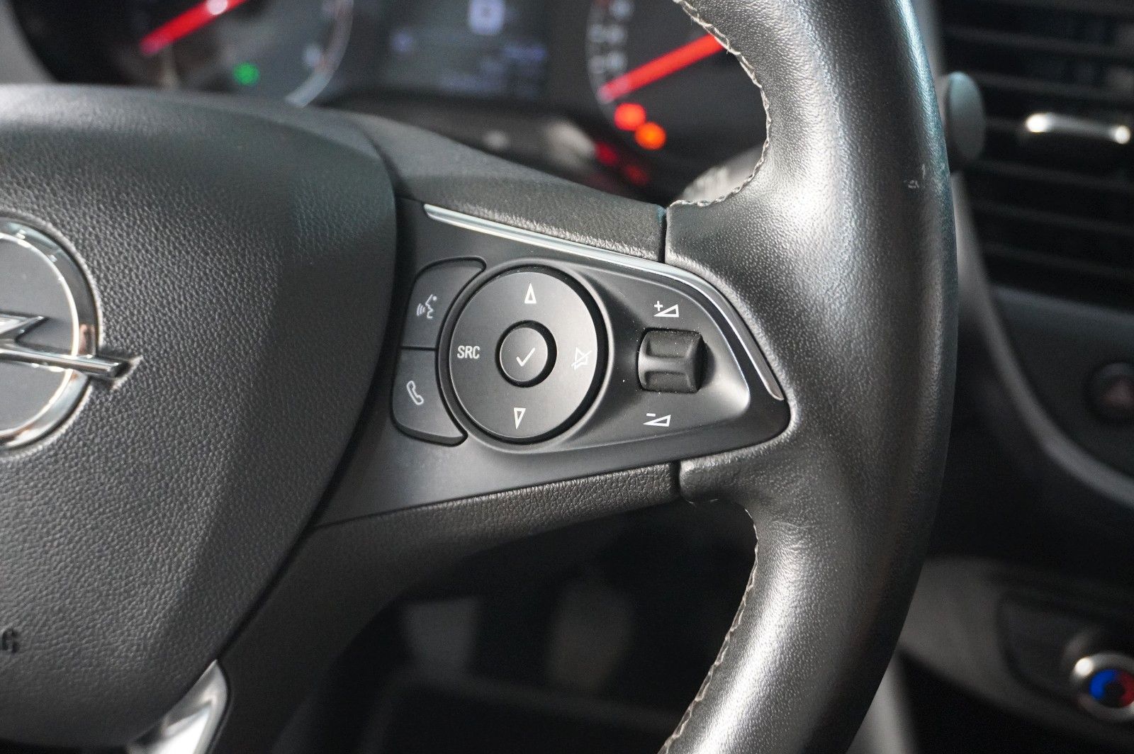 Fahrzeugabbildung Opel Crossland (X) 1.2 EDITION NAVI/LED/TEMP./DAB+