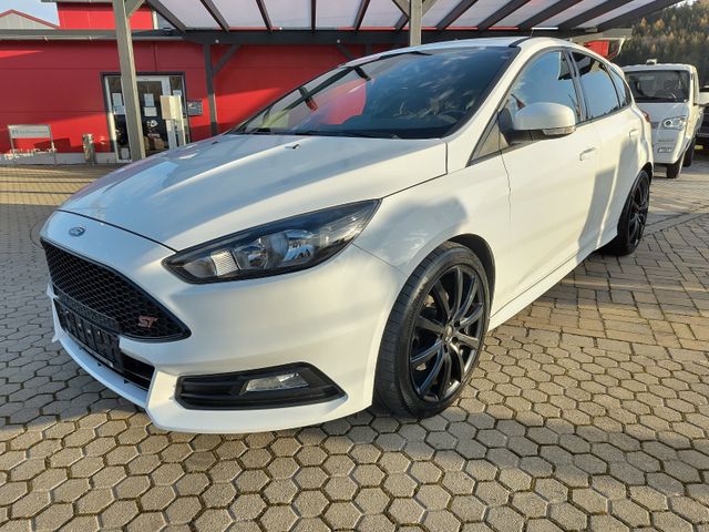 Ford Focus 2.0 ST Recaro Sitzhzg. Lenkradhzg.