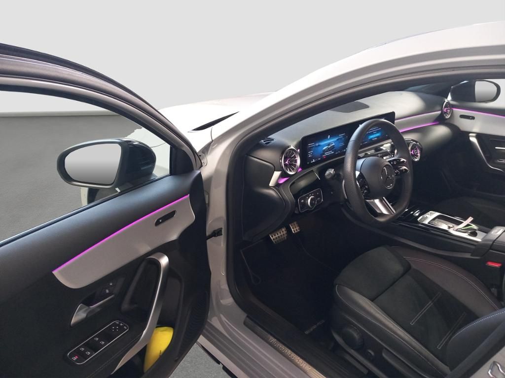 Fahrzeugabbildung Mercedes-Benz A 180 Kompaktlimousine AMG Line*Night Paket*LED