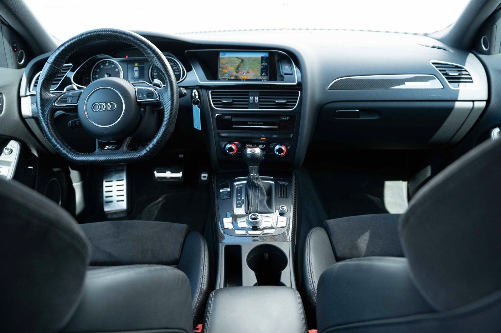 Fahrzeugabbildung Audi RS4 AVANT 4.2 FSI QUATTRO B&O XENON+ 19" SAMMLER