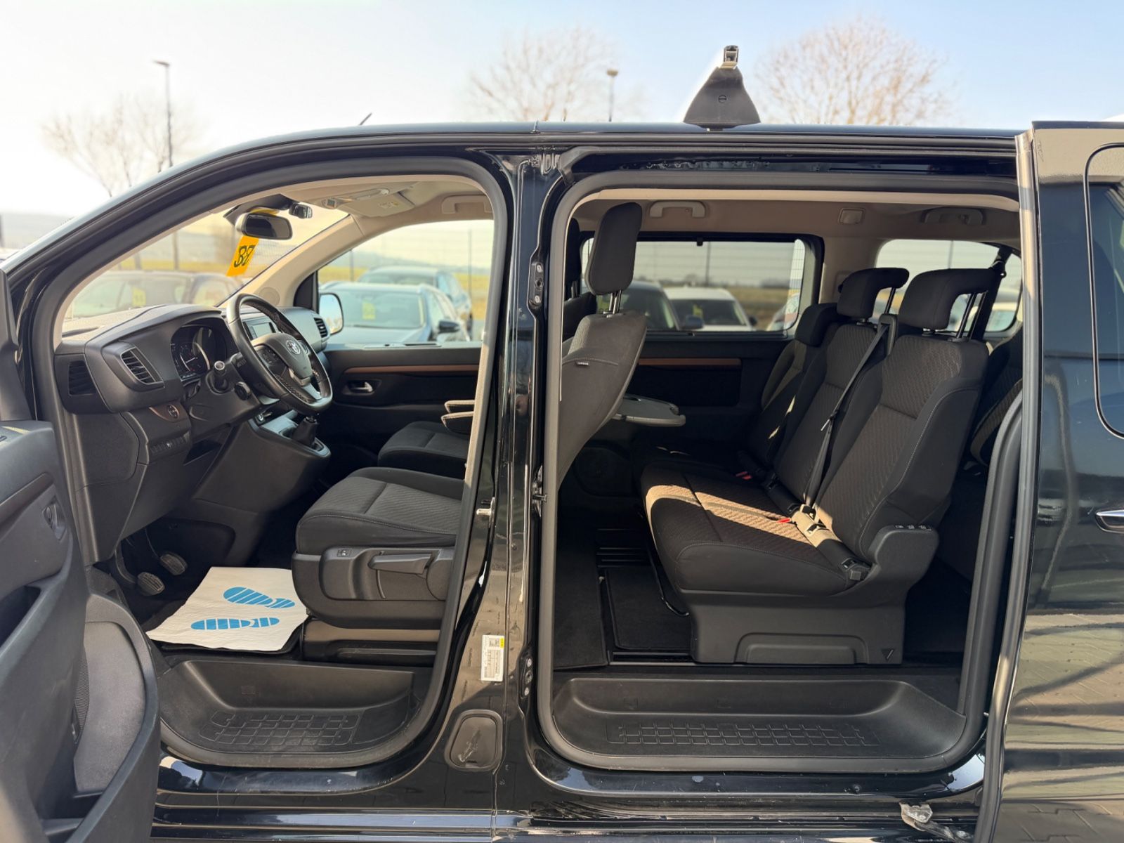 Proace Verso L1 Family 2.0 D-4D 8 Sitzer Navi