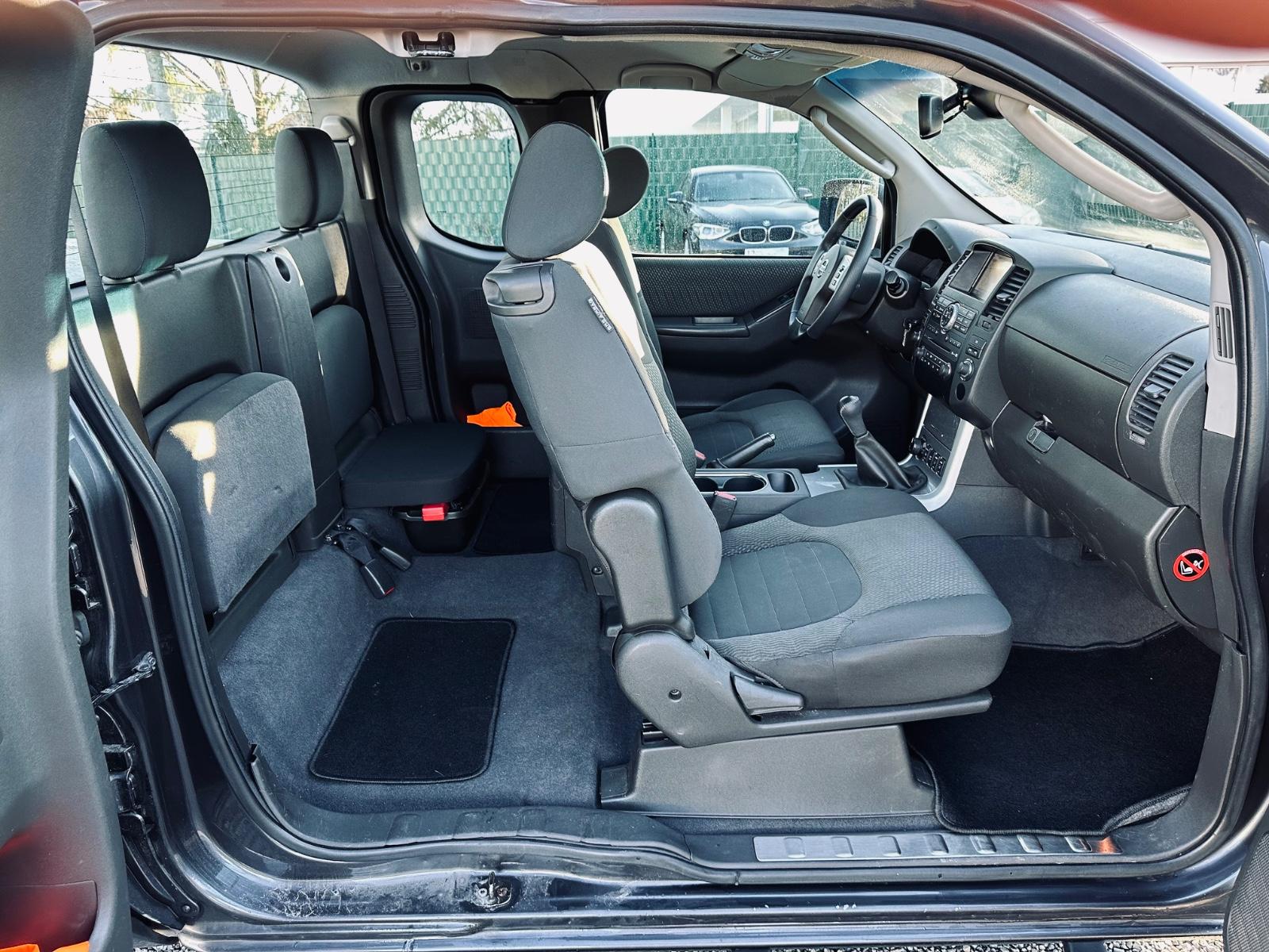 Nissan Navara King Cab 190CH | 4x4 | GPS | Caméra | Attelage