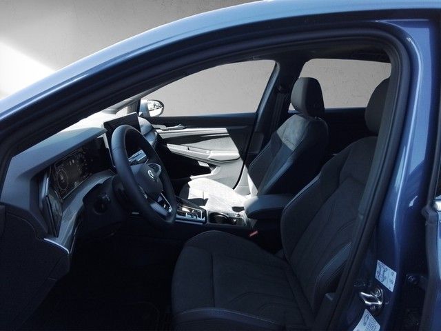 Fahrzeugabbildung Volkswagen Golf VIII EDITION 50 Matrix AHK PANO HUD Kamera