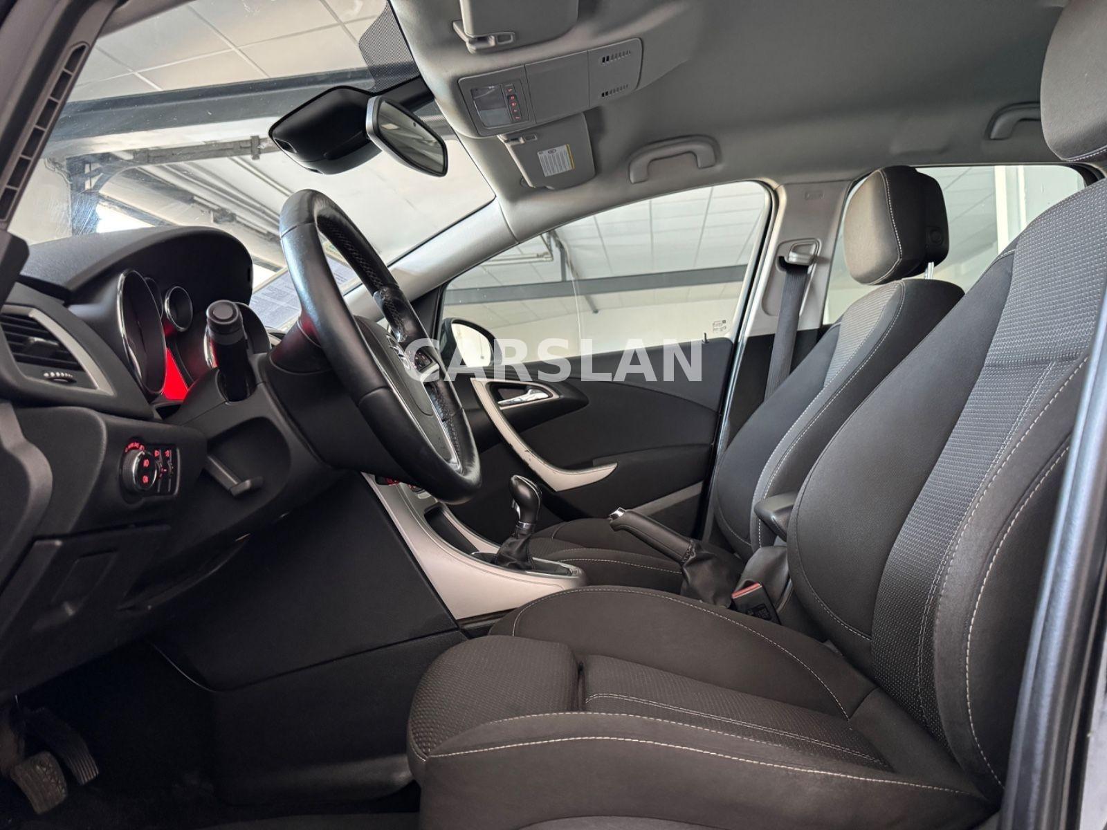 Opel Astra 2013 — photo 18