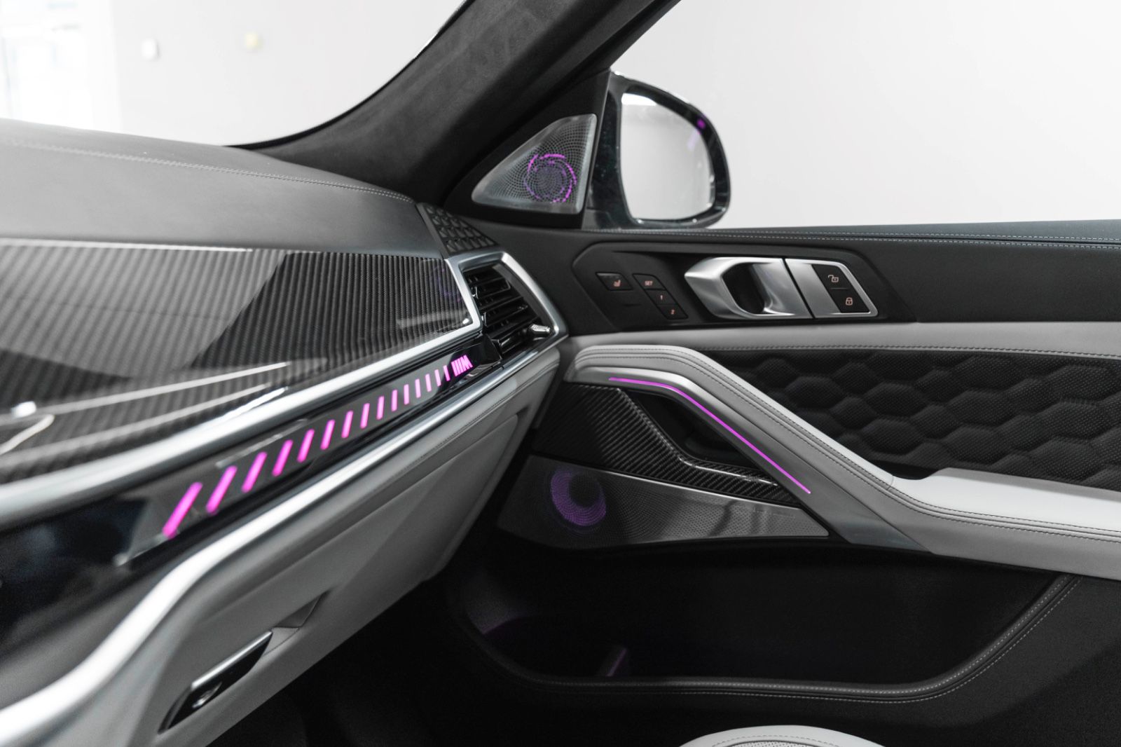 Fahrzeugabbildung BMW X6 M Competition B&W SKY LOUNGE 360° M+S