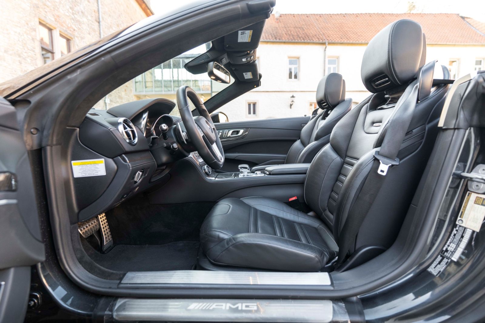 Fahrzeugabbildung Mercedes-Benz SL 63 AMG CARBON H&K KAM AIRSCRAF SOFT-CLOSE