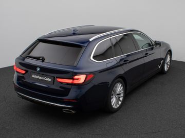 Fahrzeugabbildung BMW 520d xD Luxury Line Kamera HUD DAB HiFi DisplKey