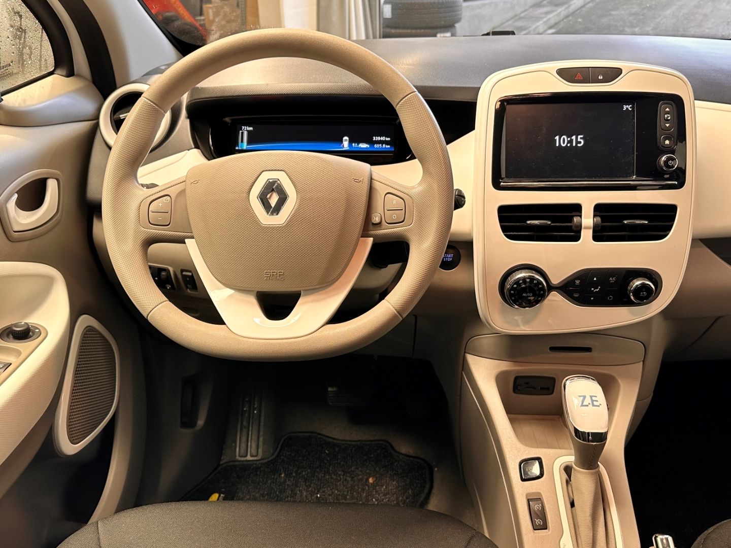 Fahrzeugabbildung Renault ZOE Life R110 Z.E 40 Batteriemiete Navi Klimaaut