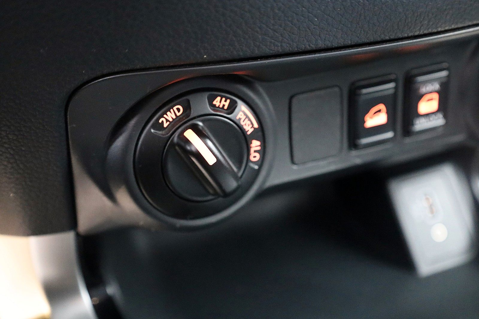 Fahrzeugabbildung Nissan Navara N-Guard DoCa 4x4 Leder,Navi,LED,SH,SD,360