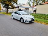Toyota Corolla 1.6 Automatik / Klima - Toyota Corolla mit Benzin-Antrieb: Limousine, Automatik, 1.6