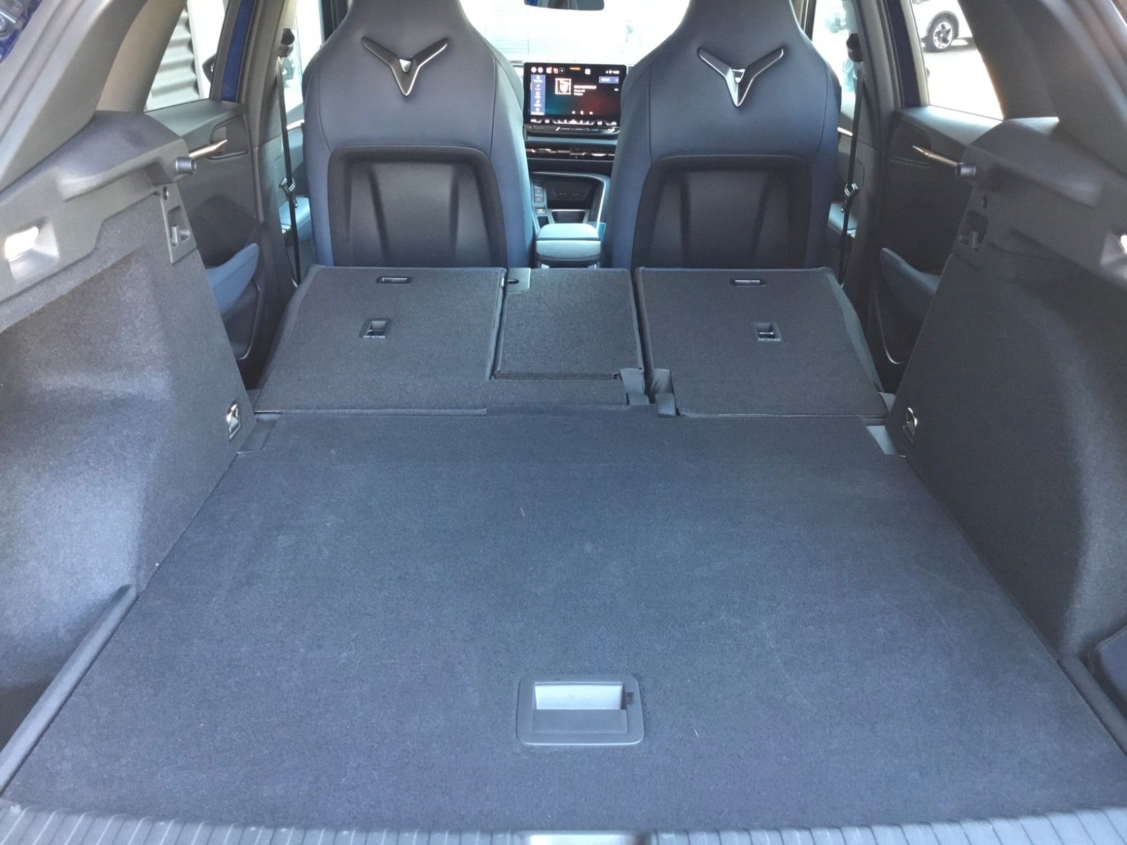 Fahrzeugabbildung CUPRA Terramar 1.5 eTSI DSG+AHK+360°+Headup+ACC