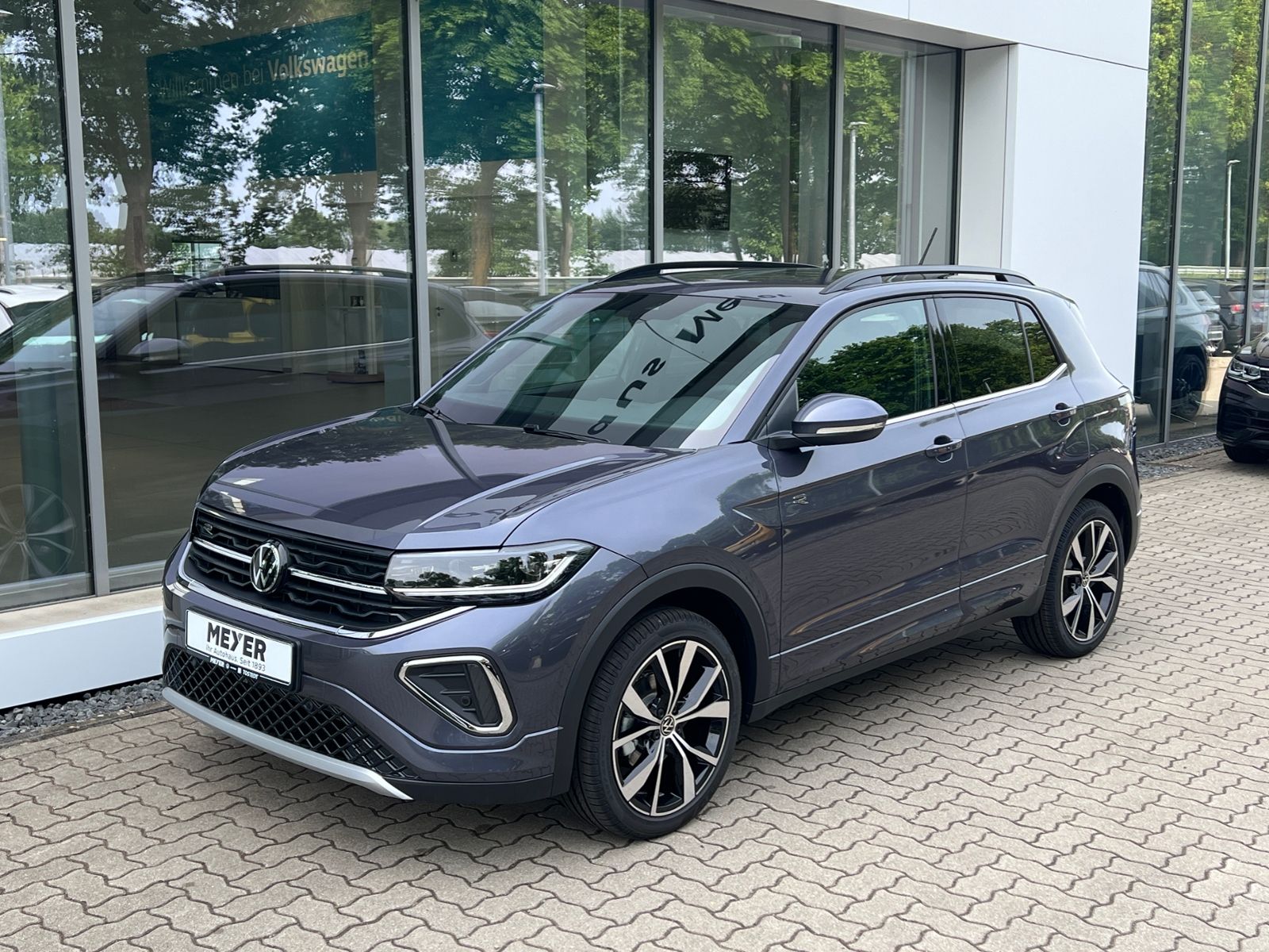 Fahrzeugabbildung Volkswagen T-Cross R-Line 1.5 TSI DSG *AHK, IQ.LIGHT, ACC,