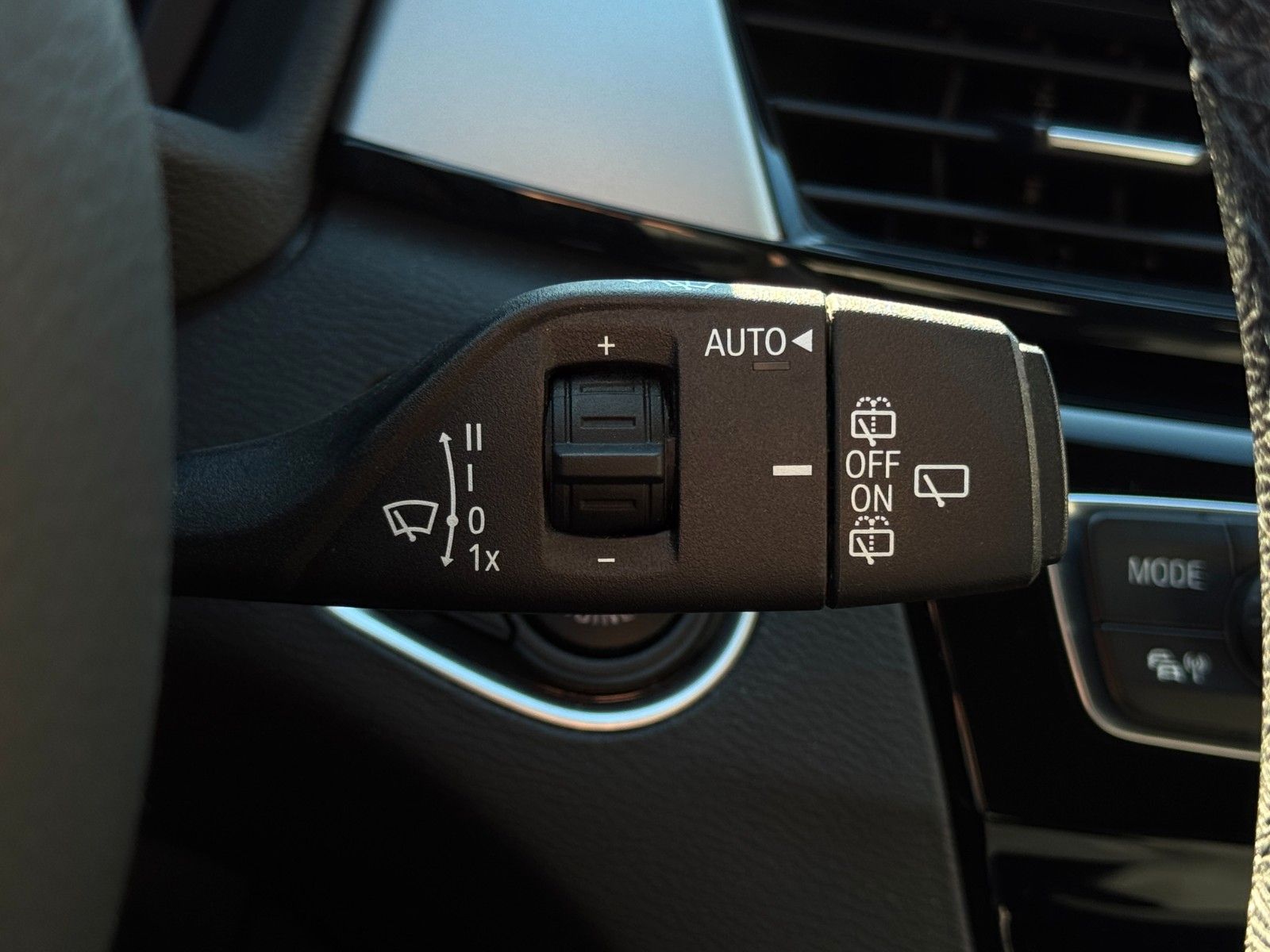 Fahrzeugabbildung BMW X1 sDrive20i Advantage Tempomat AHK PDC SHZ LED