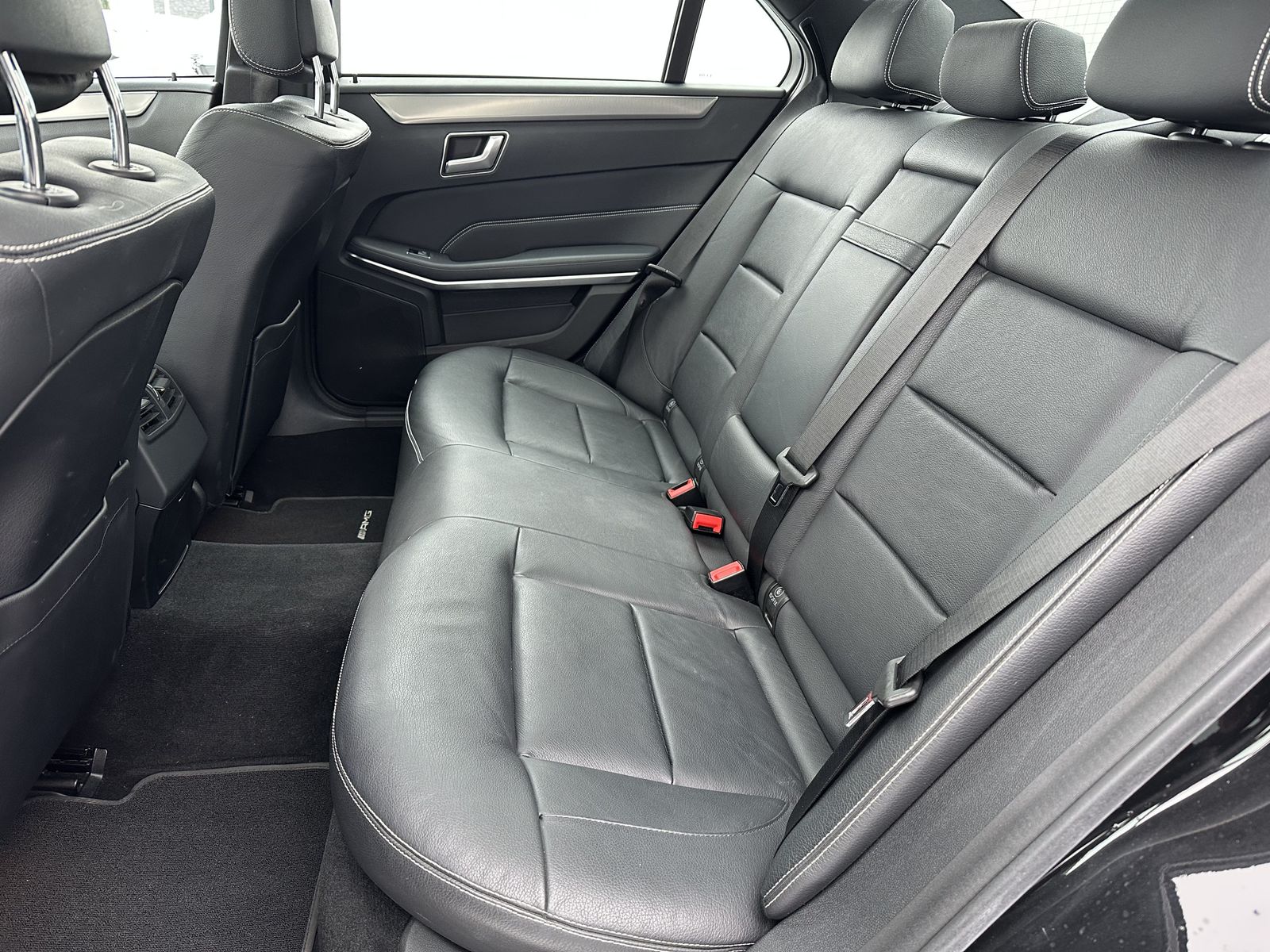 Fahrzeugabbildung Mercedes-Benz E 350 BlueTec 4Matic AMG-Line NAV+LED+PANO+SPURH