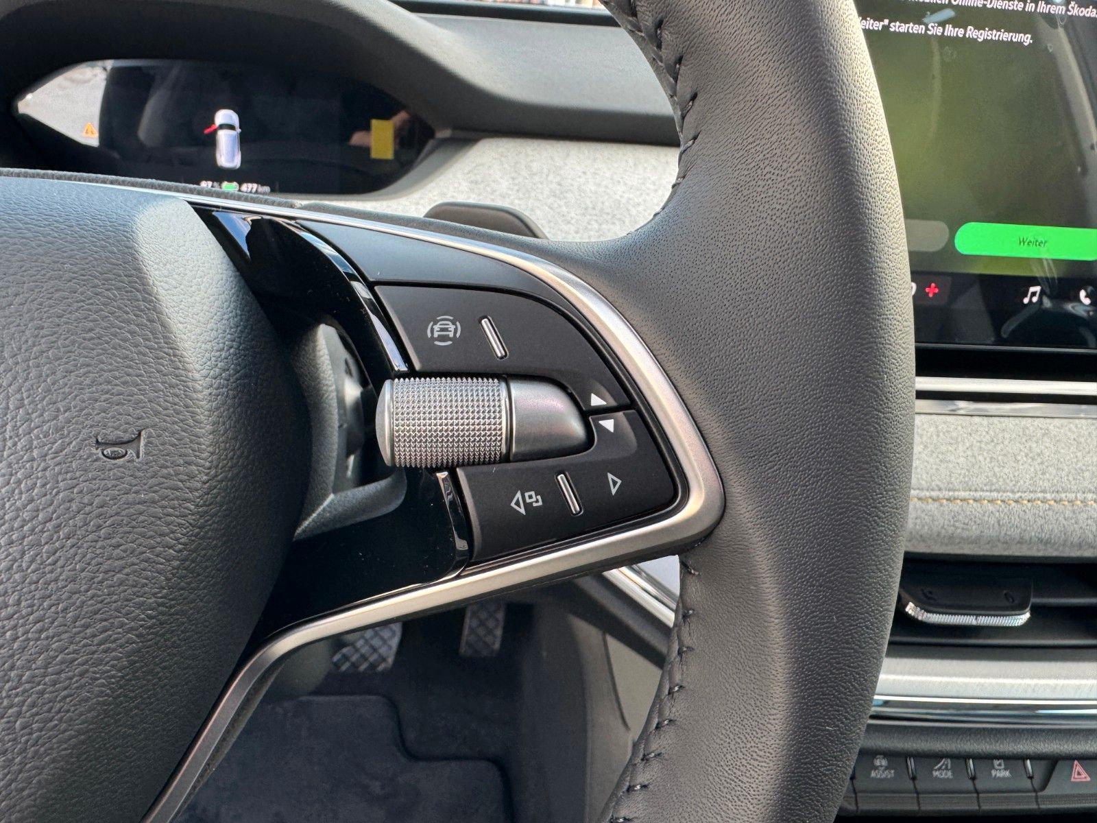 Fahrzeugabbildung SKODA ENYAQ LOUNGE PANO ACC NAVI