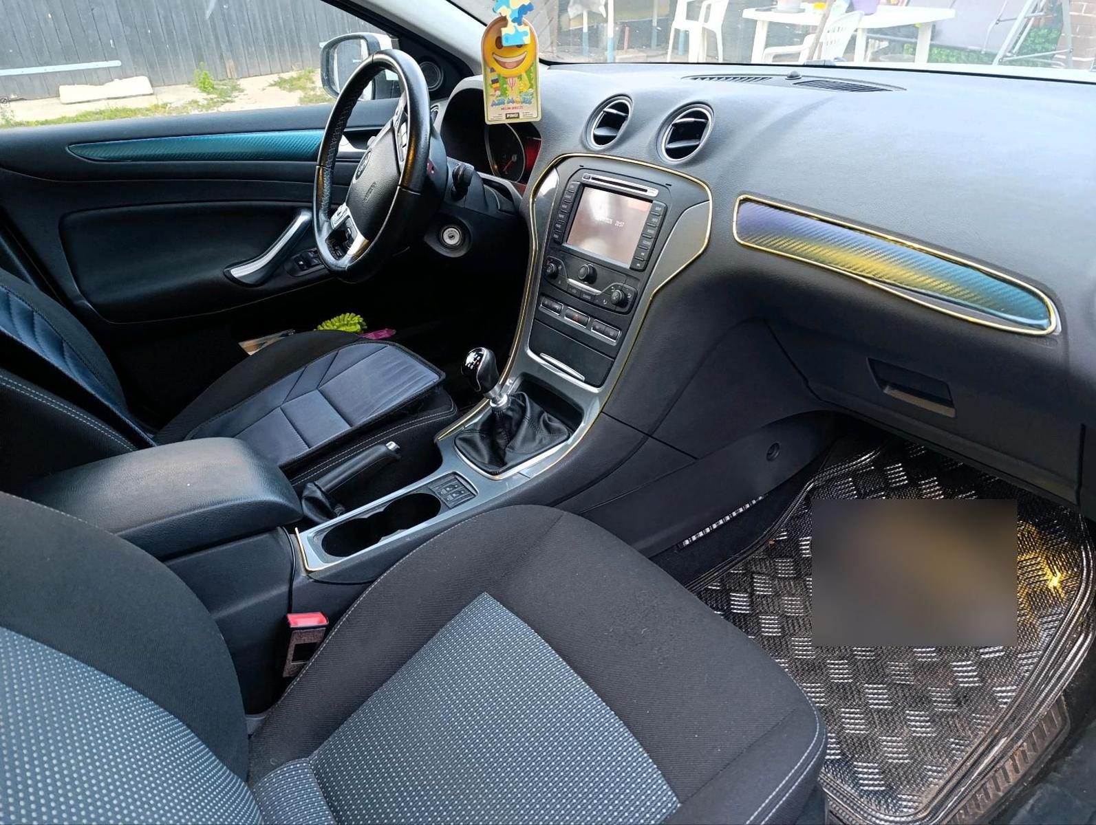 Ford Mondeo 2013 — салон