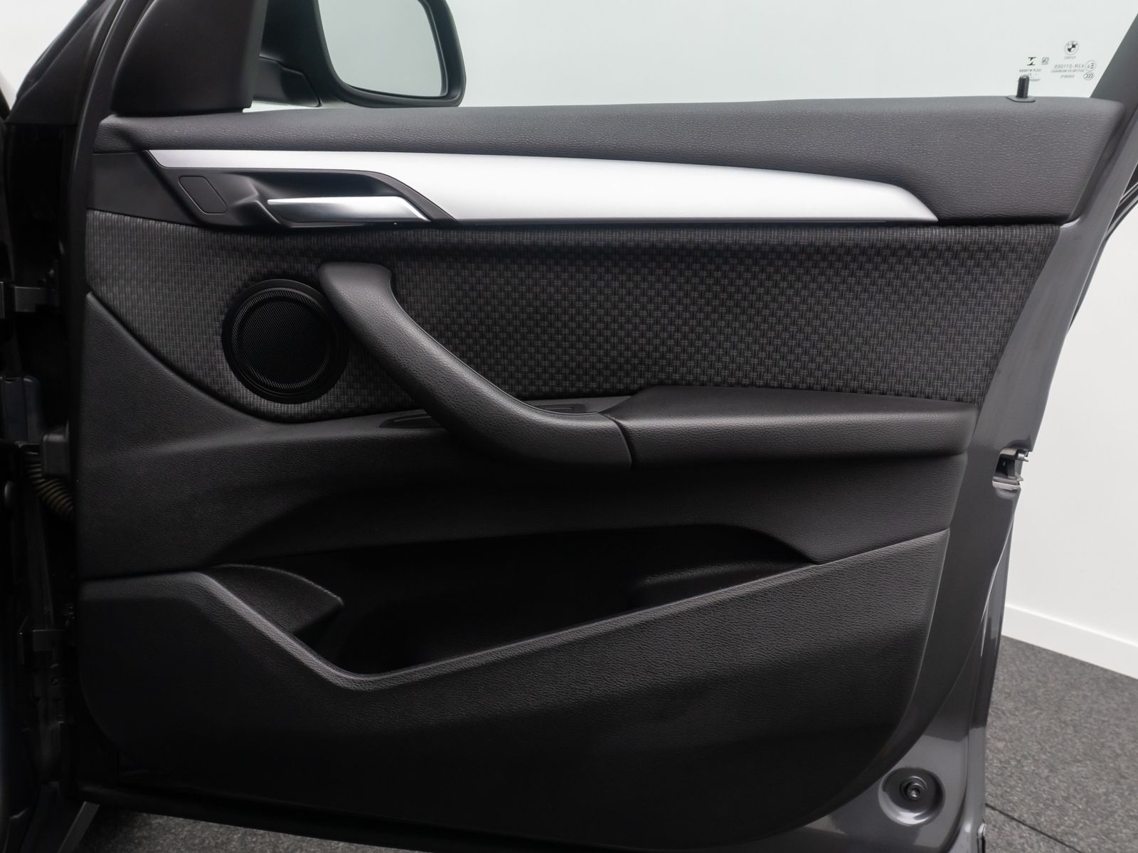 Fahrzeugabbildung BMW X1 xD25e ParkAssist DAB GeschwindigReg Navi LED