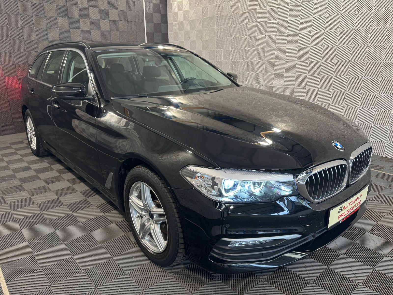 Gebrauchtwagen BMW 520 520d Touring*AHK*R.KAM-HUD-KLIMA-TEMPO-LED-TOT.W in Horb am Neckar