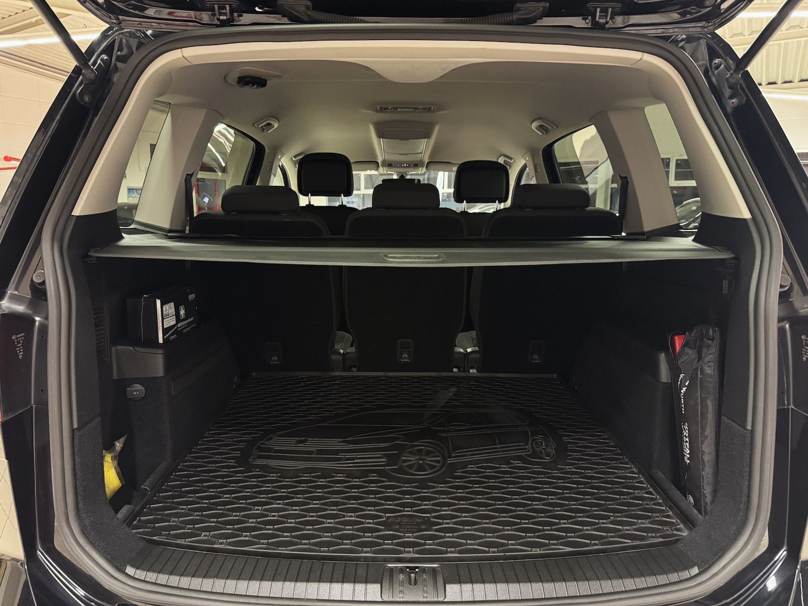 Fahrzeugabbildung Volkswagen Touran 1.5TSI Highline DSG/LED/Navi/ACC/bhz.FS/