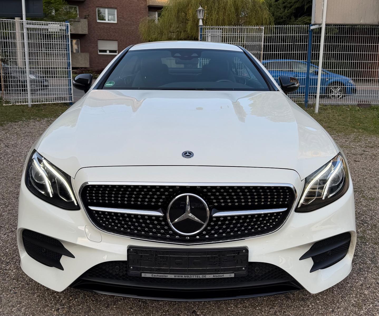 Mercedes-Benz E 220d Coupe / AMG - PAKET / NAVI / STERN-H *