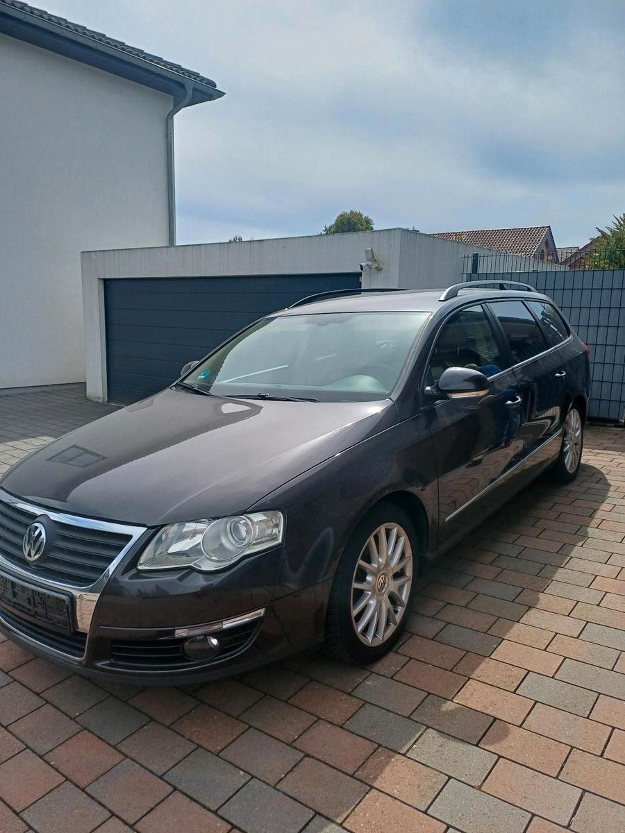 Volkswagen Passat 2006 — rear view
