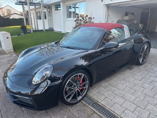 Porsche 911  / 992 Targa 4 S /LED /1 .Hand/ 4.789  km/