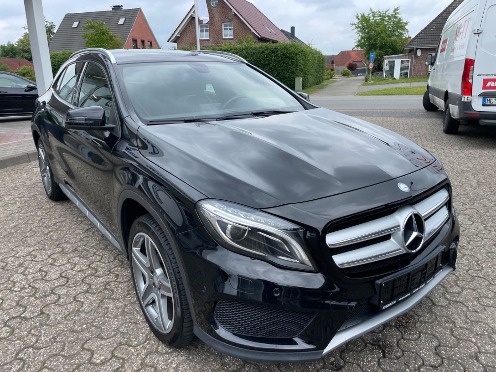 Fahrzeugabbildung Mercedes-Benz GLA 200 CDI Aut. AMG-Line Bi-Xenon/Navi/Kamera