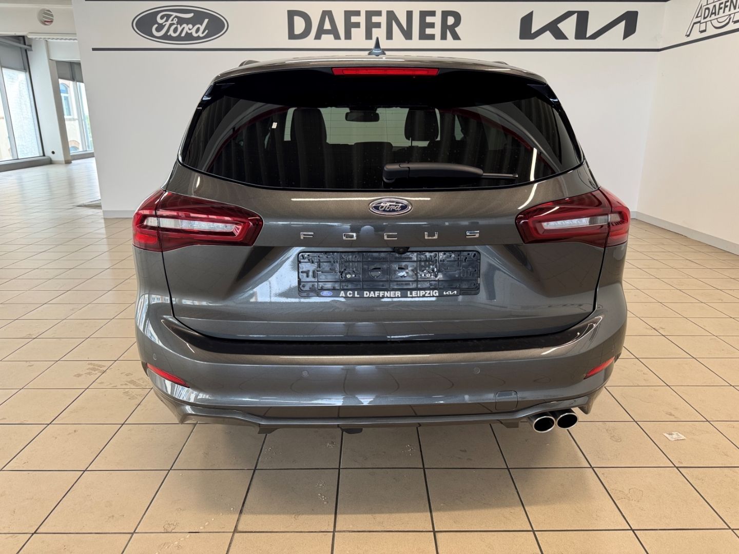 Fahrzeugabbildung Ford Focus Turnier ST-Line X B&O 18'' LED ACC Kamera