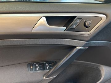 Volkswagen Golf VII Lim.  BMT *NAVI*SZHZ*PDC*TÜV-052027*