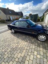 Mercedes-Benz E 220 E Klasse - Mercedes-Benz E 220 mit Benzin-Antrieb: Cabrio