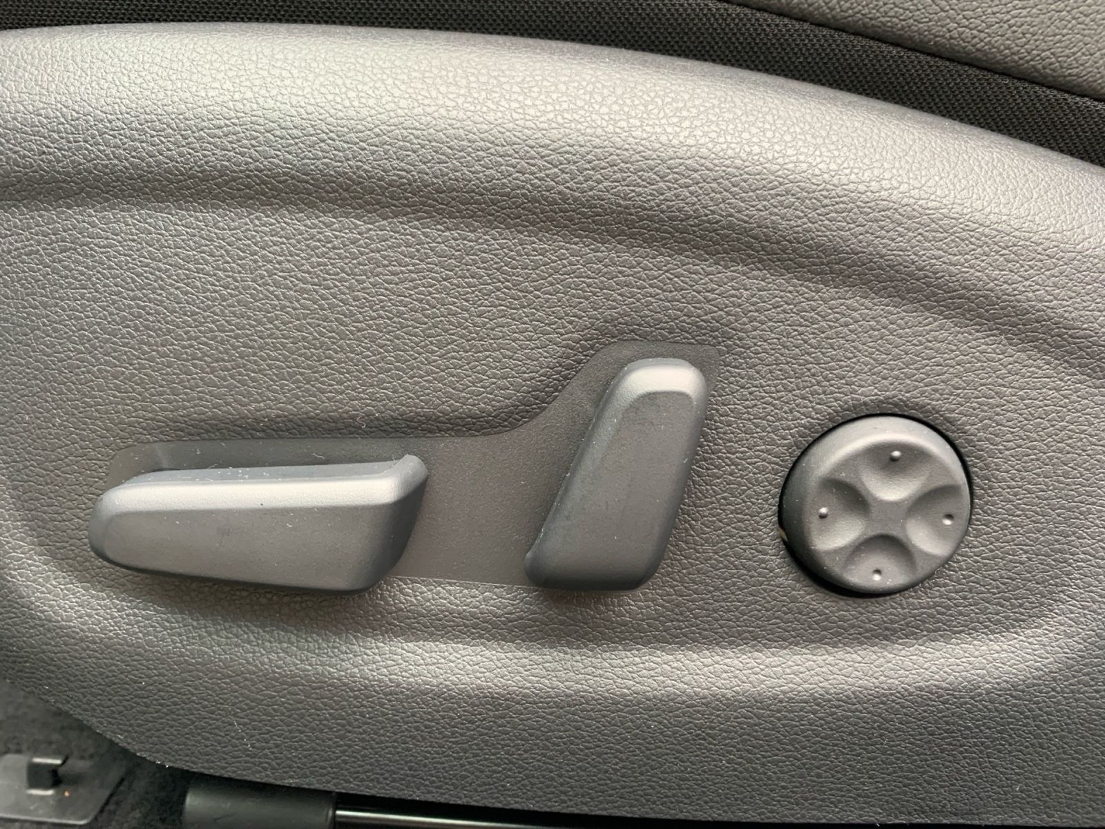 Fahrzeugabbildung Hyundai i30 1.5 T-GDI N Line Mild-Hybrid Pan.Dach Sitz P