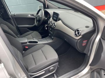 Mercedes B 220 - 9
